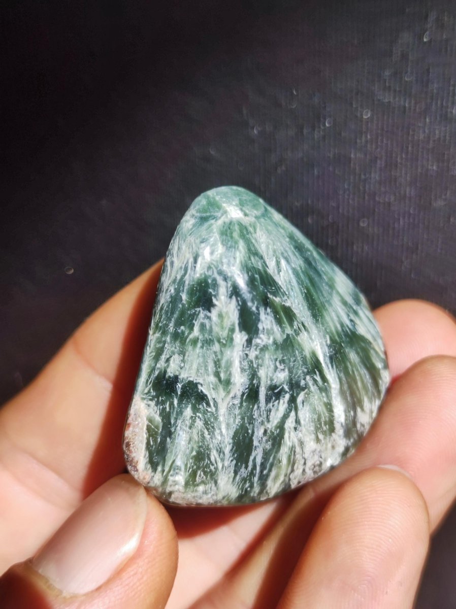 Seraphinit / Serafinit / Klinochlor Dreieck Dekostein Kristall Heilstein Natur Geschenk Er Sie Mann Frau Freundin Haus Dekoration Energie - Art of Nature Berlin