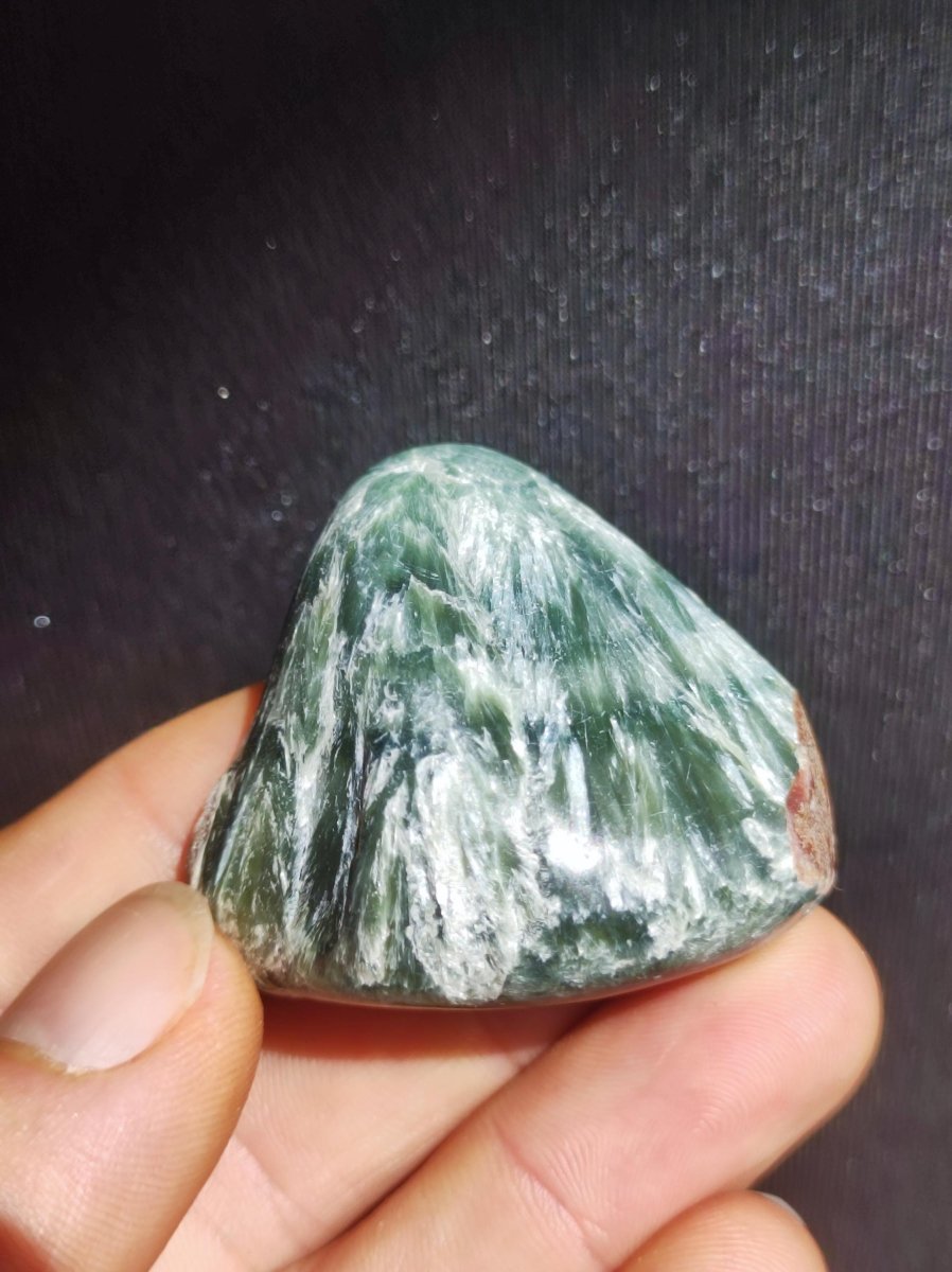 Seraphinit / Serafinit / Klinochlor Dreieck Dekostein Kristall Heilstein Natur Geschenk Er Sie Mann Frau Freundin Haus Dekoration Energie - Art of Nature Berlin