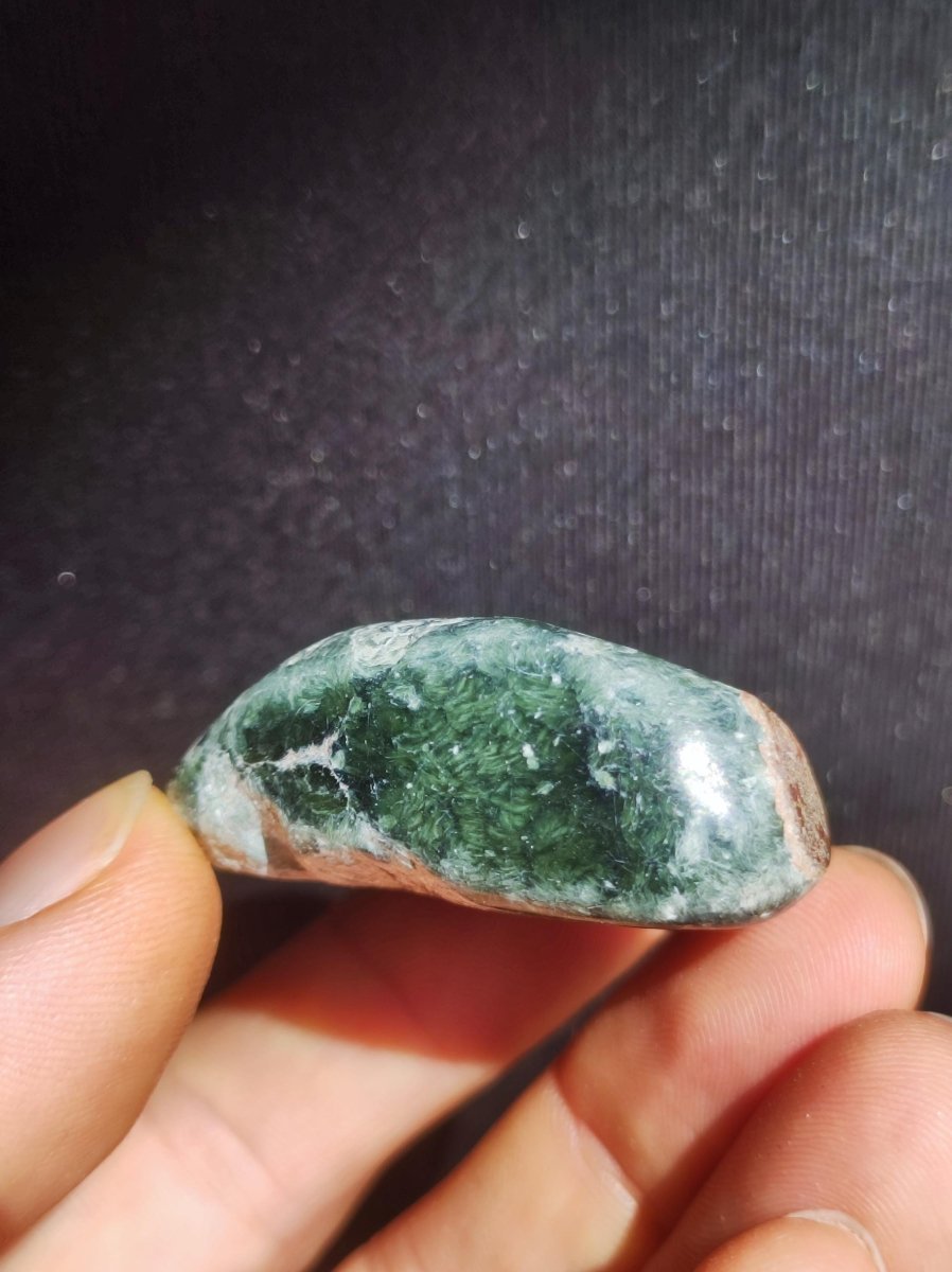 Seraphinit / Serafinit / Klinochlor Dreieck Dekostein Kristall Heilstein Natur Geschenk Er Sie Mann Frau Freundin Haus Dekoration Energie - Art of Nature Berlin