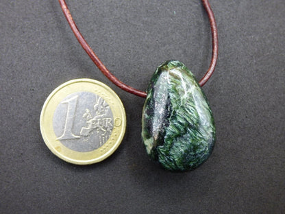 Seraphinit / Serafinit / Klinochlor - Edelstein Kette Natur grün Heilstein Mann Frau Glück Schutz Sommer Kleidung Rarität Geschenk Er Sie - Art of Nature Berlin