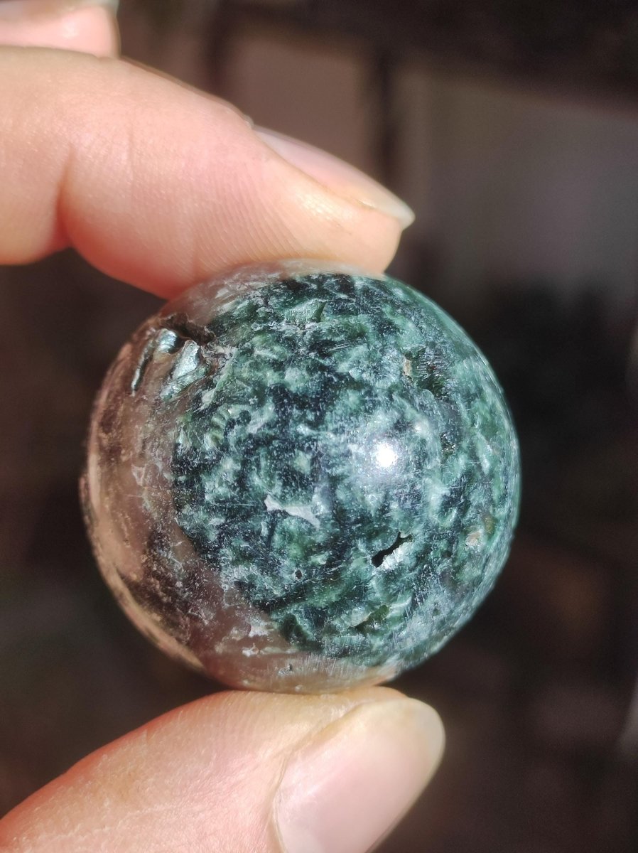 Seraphinit / Serafinit / Klinochlor ~ Magische Edelstein Kugel Massage & Deko Sphere Crystal Spielkugel Meditation HIPPIE GOA Heilstein - Art of Nature Berlin