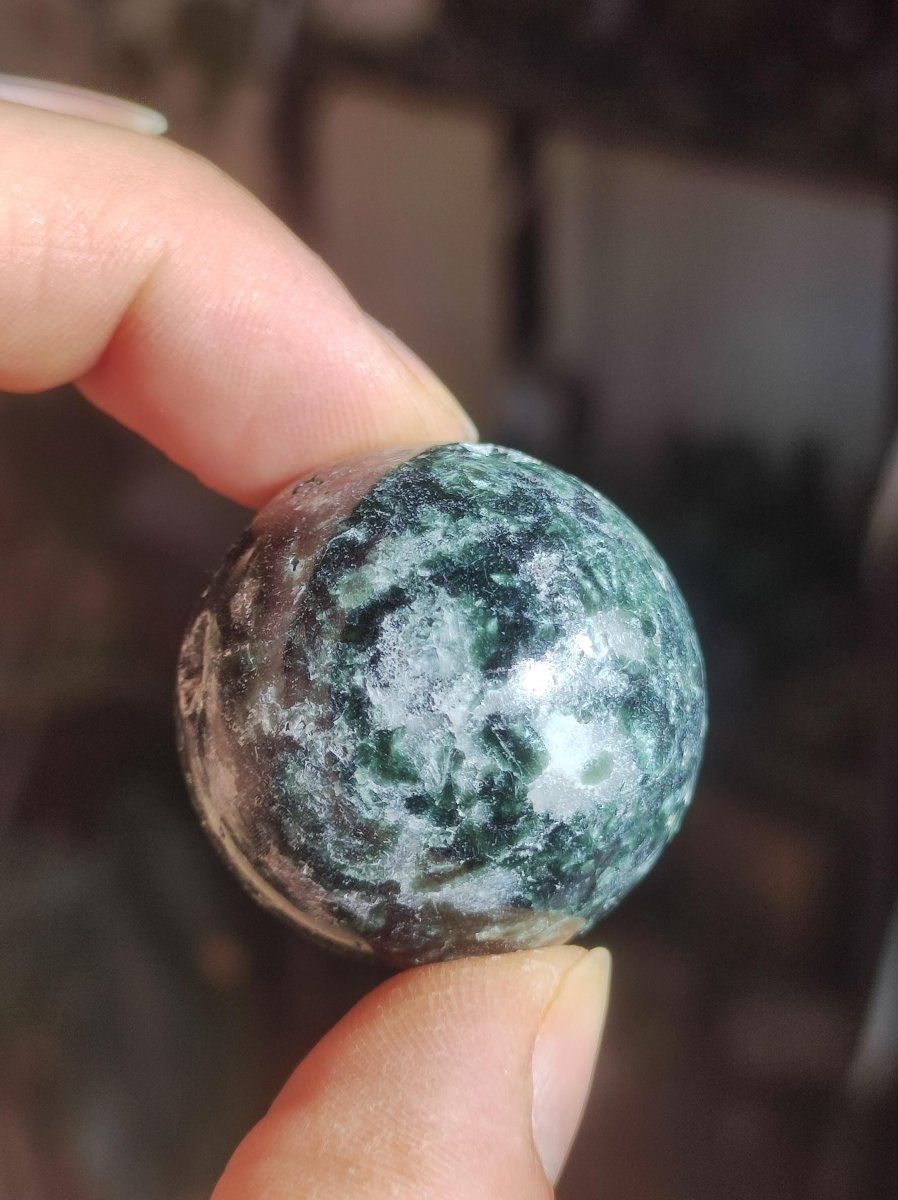 Seraphinit / Serafinit / Klinochlor ~ Magische Edelstein Kugel Massage & Deko Sphere Crystal Spielkugel Meditation HIPPIE GOA Heilstein - Art of Nature Berlin