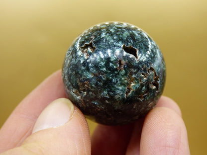 Seraphinit / Serafinit / Klinochlor ~ Magische Edelstein Kugel Massage & Deko Sphere Crystal Spielkugel Meditation HIPPIE GOA Heilstein - Art of Nature Berlin