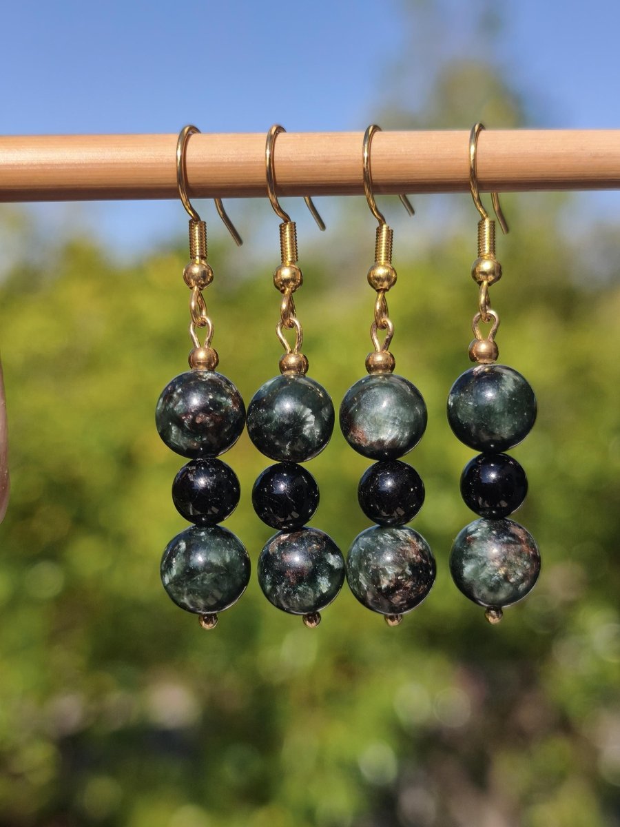 Seraphinite grün + Schwarzer Turmalin Ohrringe Edelstein Perlen Frau Mutter Tochter Sie Freundin Geschenk Natur Heilstein Ohrhänger Rarität - Art of Nature Berlin