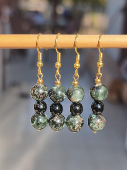 Seraphinite grün + Schwarzer Turmalin Ohrringe Edelstein Perlen Frau Mutter Tochter Sie Freundin Geschenk Natur Heilstein Ohrhänger Rarität - Art of Nature Berlin