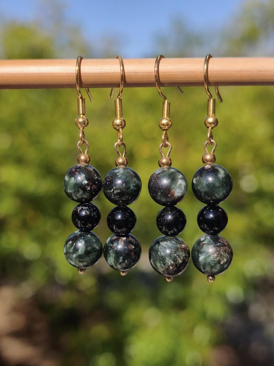 Seraphinite grün + Schwarzer Turmalin Ohrringe Edelstein Perlen Frau Mutter Tochter Sie Freundin Geschenk Natur Heilstein Ohrhänger Rarität - Art of Nature Berlin