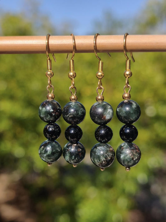 Seraphinite grün + Schwarzer Turmalin Ohrringe Edelstein Perlen Frau Mutter Tochter Sie Freundin Geschenk Natur Heilstein Ohrhänger Rarität - Art of Nature Berlin