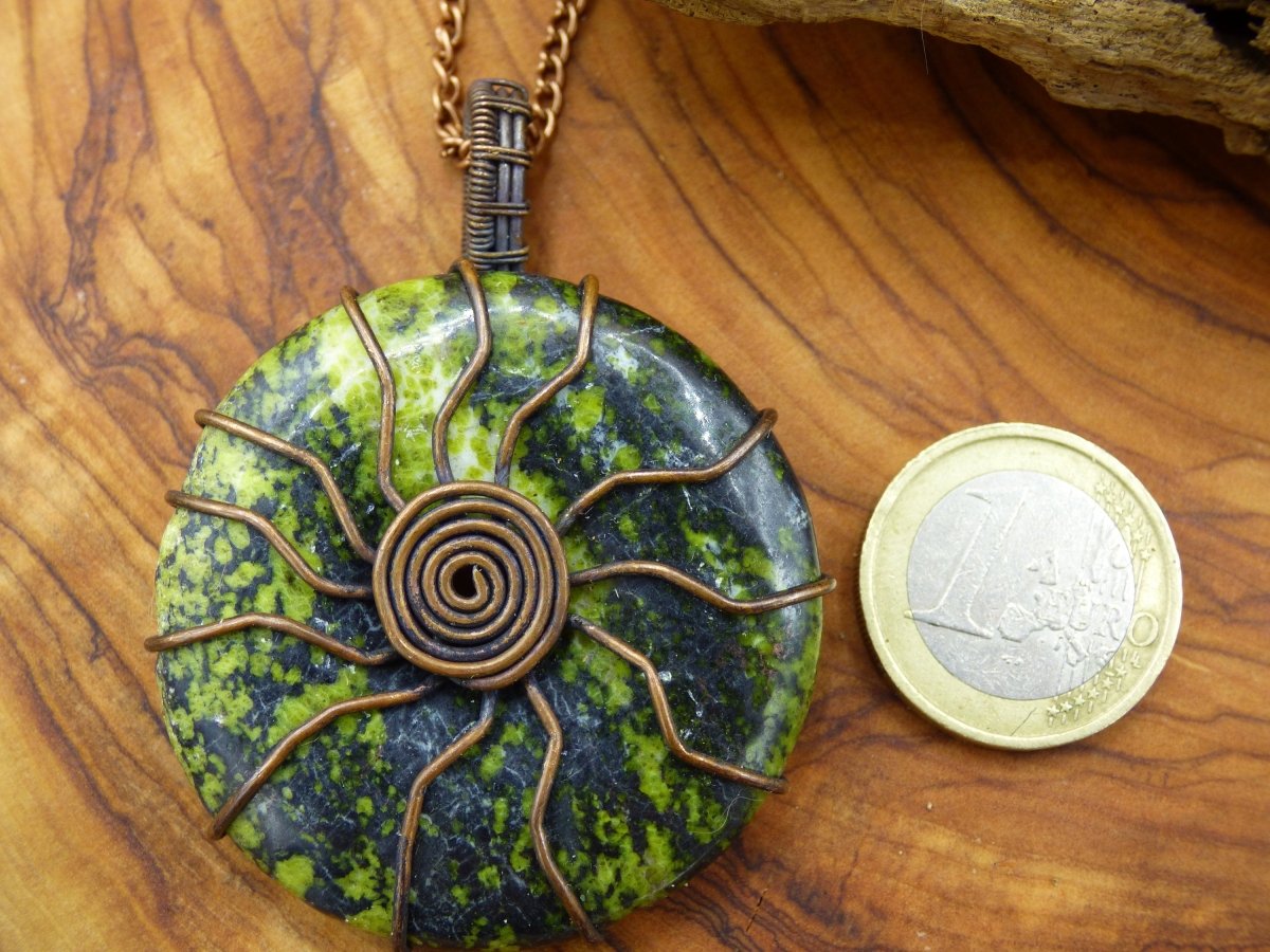 Serpentin Donut *~ Wire ~* ~ Edelstein Kette mit Kupferdraht ~HIPPIE ~GOA ~Boho ~Ethno ~Nature ~Heilstein ~Energy ~Chakra ~Spirale Männer - Art of Nature Berlin