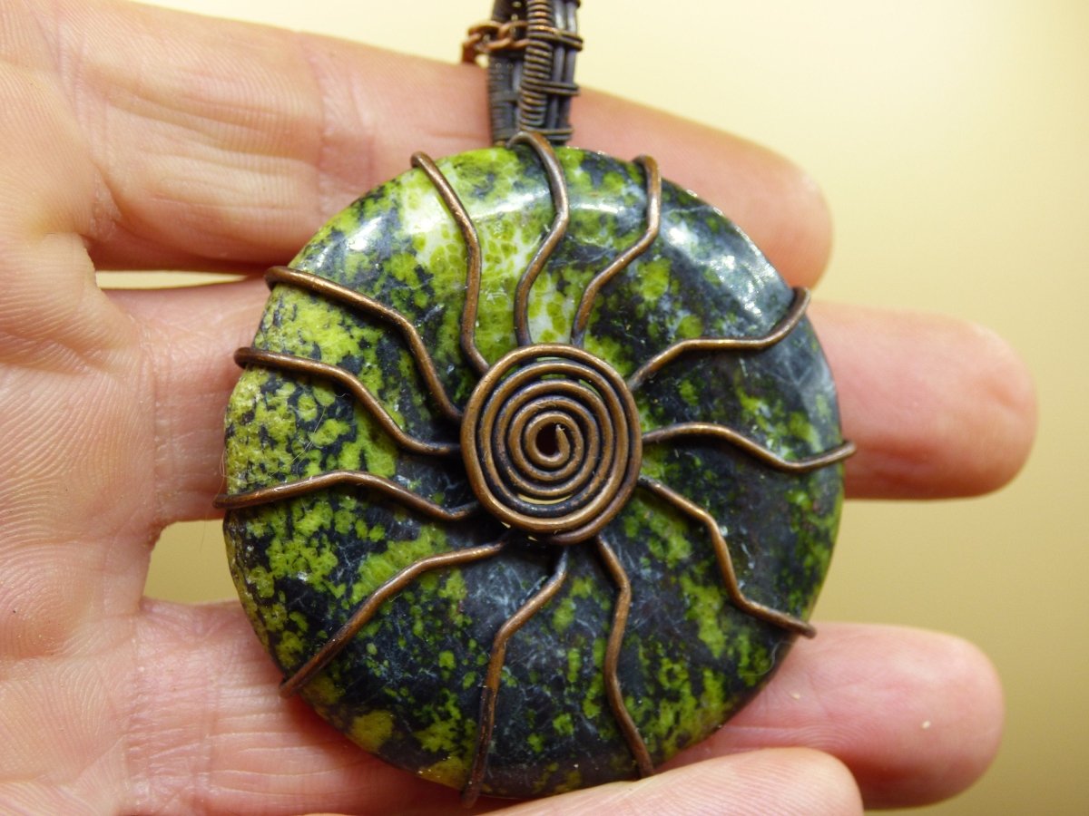 Serpentin Donut *~ Wire ~* ~ Edelstein Kette mit Kupferdraht ~HIPPIE ~GOA ~Boho ~Ethno ~Nature ~Heilstein ~Energy ~Chakra ~Spirale Männer - Art of Nature Berlin