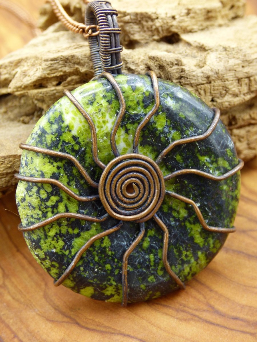 Serpentin Donut *~ Wire ~* ~ Edelstein Kette mit Kupferdraht ~HIPPIE ~GOA ~Boho ~Ethno ~Nature ~Heilstein ~Energy ~Chakra ~Spirale Männer - Art of Nature Berlin