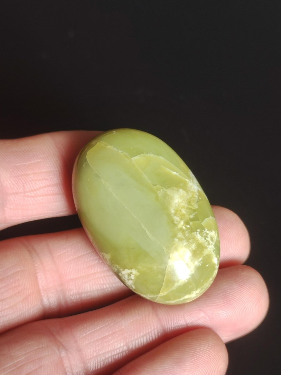 Serpentin grün - Handschmeichler Deko Stein rund Edelstein Kristall Geschenk Er Sie Freundin Heilstein Meditation Kraft Energie Haus Wohnen - Art of Nature Berlin