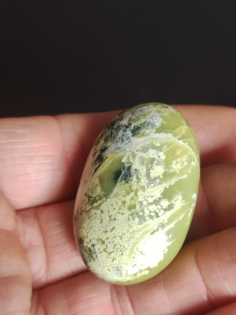 Serpentin grün - Handschmeichler Deko Stein rund Edelstein Kristall Geschenk Er Sie Freundin Heilstein Meditation Kraft Energie Haus Wohnen - Art of Nature Berlin