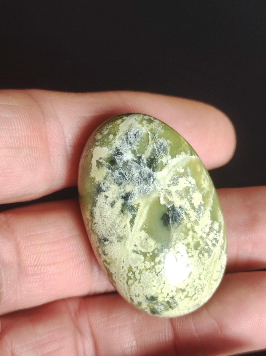 Serpentin grün - Handschmeichler Deko Stein rund Edelstein Kristall Geschenk Er Sie Freundin Heilstein Meditation Kraft Energie Haus Wohnen - Art of Nature Berlin