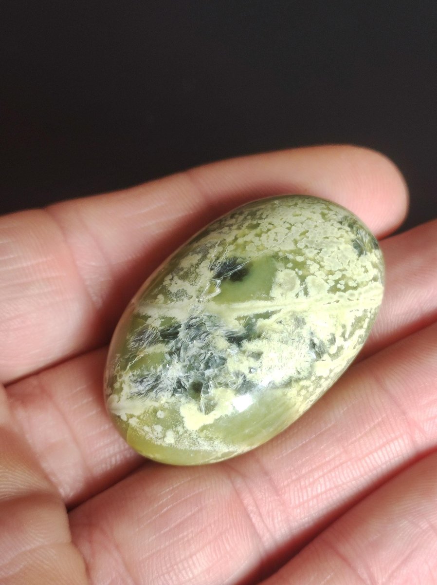 Serpentin grün - Handschmeichler Deko Stein rund Edelstein Kristall Geschenk Er Sie Freundin Heilstein Meditation Kraft Energie Haus Wohnen - Art of Nature Berlin