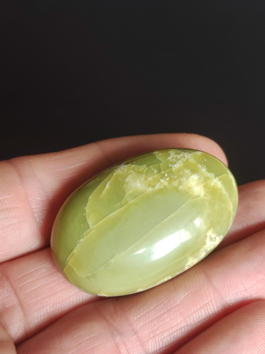 Serpentin grün - Handschmeichler Deko Stein rund Edelstein Kristall Geschenk Er Sie Freundin Heilstein Meditation Kraft Energie Haus Wohnen - Art of Nature Berlin