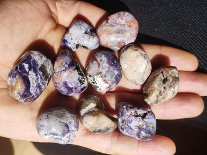 Set 10x Tiffany Opal / Fluorit Opal Dekosteine Wassersteine lila selten Rarität Edelsteine Heilstein Geschenk Energie Chakra Qualität Natur - Art of Nature Berlin