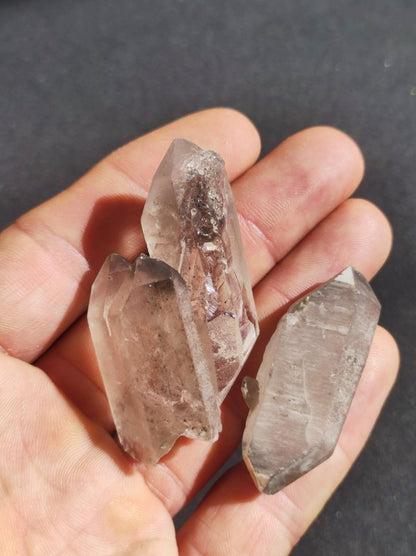 SET 3x Black Phantom Quarz Spitzen Sammler Stufen Rarität Edelstein Deko Kristall Heilstein Mineral Altar Energie Natur Sammler Rarität - Art of Nature Berlin