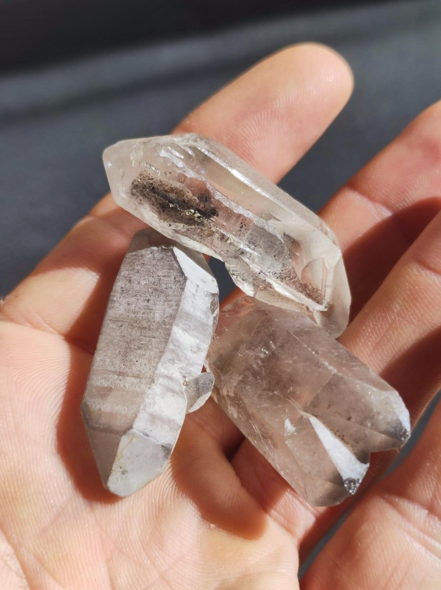 SET 3x Black Phantom Quarz Spitzen Sammler Stufen Rarität Edelstein Deko Kristall Heilstein Mineral Altar Energie Natur Sammler Rarität - Art of Nature Berlin