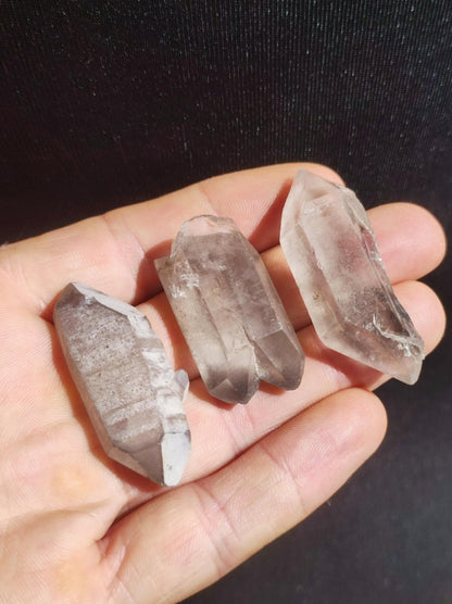 SET 3x Black Phantom Quarz Spitzen Sammler Stufen Rarität Edelstein Deko Kristall Heilstein Mineral Altar Energie Natur Sammler Rarität - Art of Nature Berlin