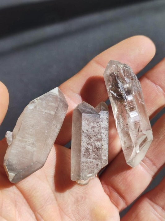 SET 3x Black Phantom Quarz Spitzen Sammler Stufen Rarität Edelstein Deko Kristall Heilstein Mineral Altar Energie Natur Sammler Rarität - Art of Nature Berlin