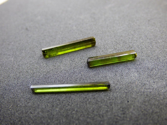 SET 3x Grüner Turmalin - AAA Qualität Roh Stifte Rarität Selten Mineral Brasilien Sammler Stufen Edelstein Deko Kristall Heilstein Natur - Art of Nature Berlin