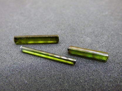 SET 3x Grüner Turmalin - AAA Qualität Roh Stifte Rarität Selten Mineral Brasilien Sammler Stufen Edelstein Deko Kristall Heilstein Natur - Art of Nature Berlin