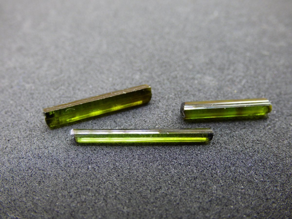 SET 3x Grüner Turmalin - AAA Qualität Roh Stifte Rarität Selten Mineral Brasilien Sammler Stufen Edelstein Deko Kristall Heilstein Natur - Art of Nature Berlin
