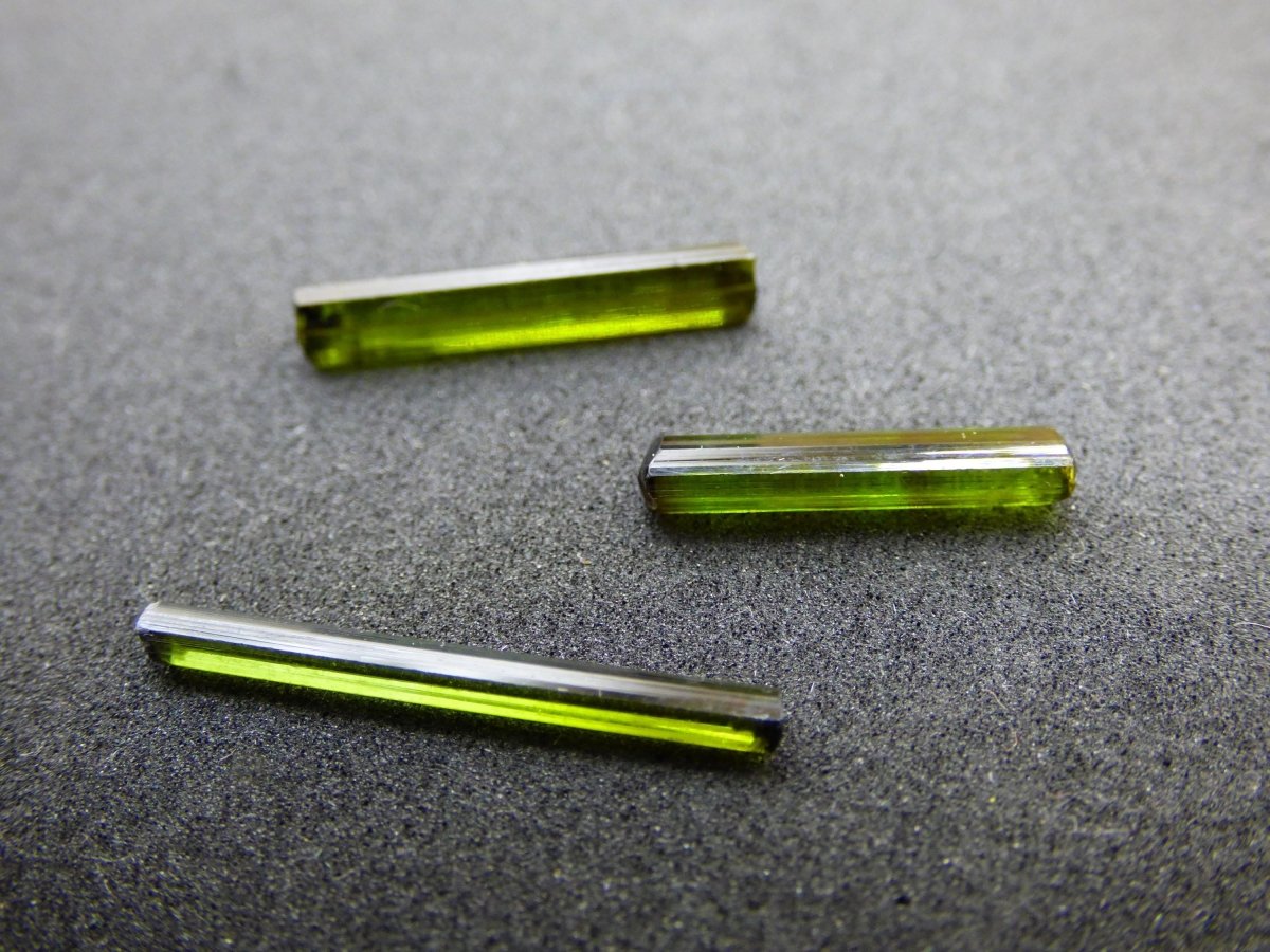 SET 3x Grüner Turmalin - AAA Qualität Roh Stifte Rarität Selten Mineral Brasilien Sammler Stufen Edelstein Deko Kristall Heilstein Natur - Art of Nature Berlin