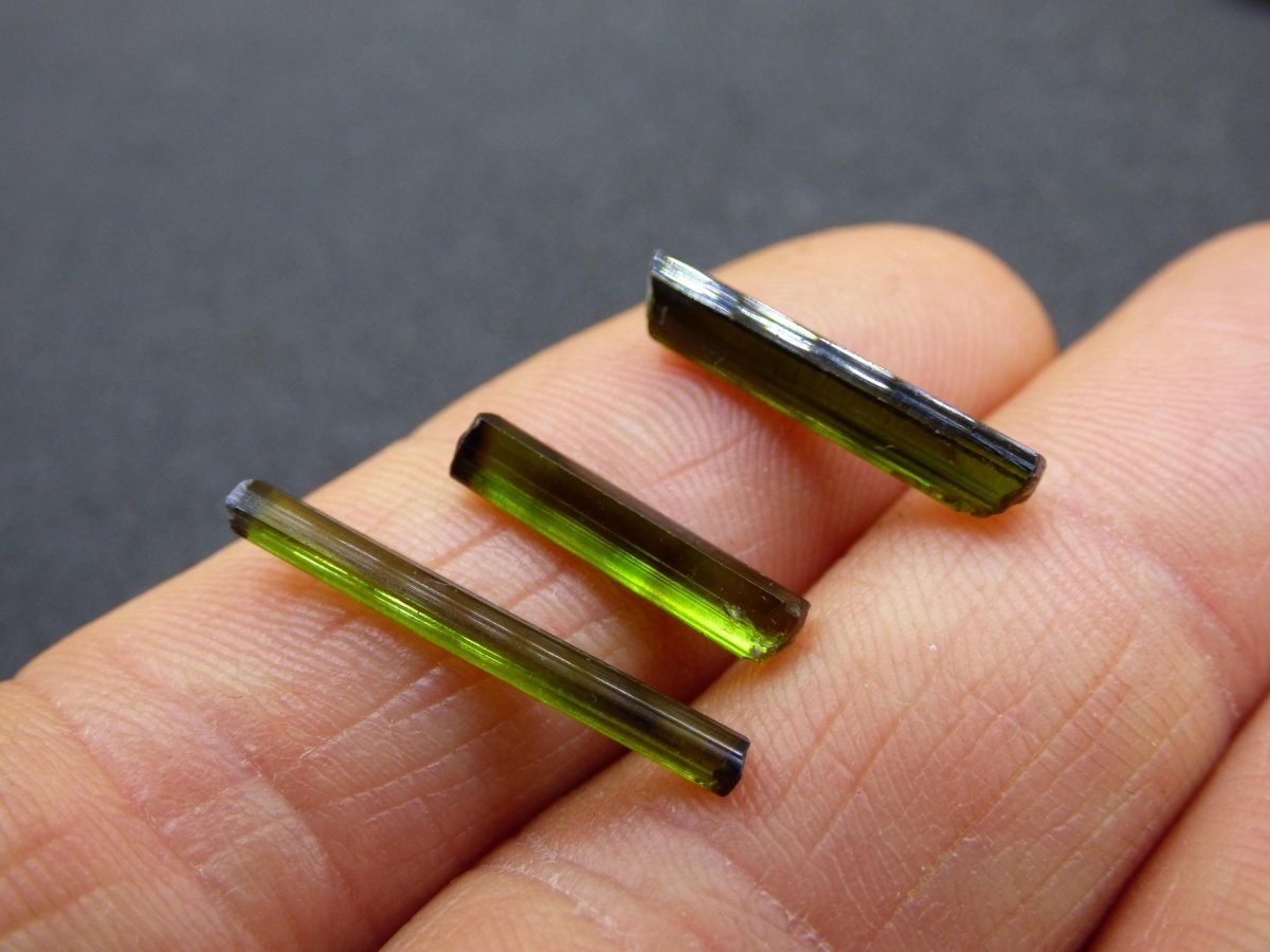 SET 3x Grüner Turmalin - AAA Qualität Roh Stifte Rarität Selten Mineral Brasilien Sammler Stufen Edelstein Deko Kristall Heilstein Natur - Art of Nature Berlin