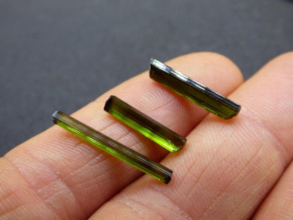 SET 3x Grüner Turmalin - AAA Qualität Roh Stifte Rarität Selten Mineral Brasilien Sammler Stufen Edelstein Deko Kristall Heilstein Natur - Art of Nature Berlin