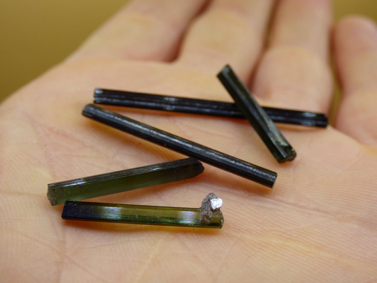 SET 5x Grüner Turmalin - AAA Qualität Roh Stifte Rarität Selten Mineral Brasilien Sammler Stufen Edelstein Deko Kristall Heilstein Natur - Art of Nature Berlin