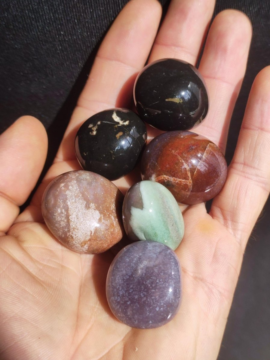 Set 6x Sardonyx Dekosteine Wassersteine bunt Edelsteine Heilstein Geschenk Energie Chakra Qualität Wohnen Heim Kraft Altar Natur - Art of Nature Berlin