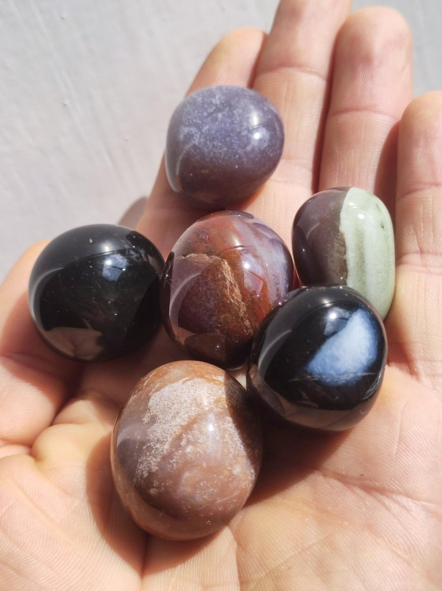 Set 6x Sardonyx Dekosteine Wassersteine bunt Edelsteine Heilstein Geschenk Energie Chakra Qualität Wohnen Heim Kraft Altar Natur - Art of Nature Berlin