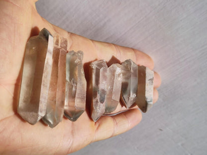 SET 7x Amphibole Angel Phantom Quarz Spitzen Sammler Stufen Rarität Edelstein Deko Kristall Heilstein Mineral Altar Energie Natur Sammler - Art of Nature Berlin