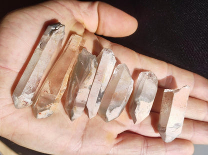 SET 7x Amphibole Angel Phantom Quarz Spitzen Sammler Stufen Rarität Edelstein Deko Kristall Heilstein Mineral Altar Energie Natur Sammler - Art of Nature Berlin