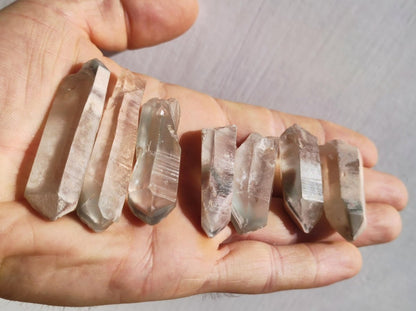 SET 7x Amphibole Angel Phantom Quarz Spitzen Sammler Stufen Rarität Edelstein Deko Kristall Heilstein Mineral Altar Energie Natur Sammler - Art of Nature Berlin