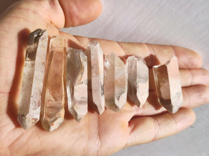 SET 7x Amphibole Angel Phantom Quarz Spitzen Sammler Stufen Rarität Edelstein Deko Kristall Heilstein Mineral Altar Energie Natur Sammler - Art of Nature Berlin