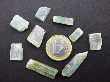 SET Cyanit grün - roh Steine Wasserstein Trinkwasser Auf Entladen Edelstein Natur Energiewasser Echt Brasilien Rarität Heilstein DIY Bastel - Art of Nature Berlin