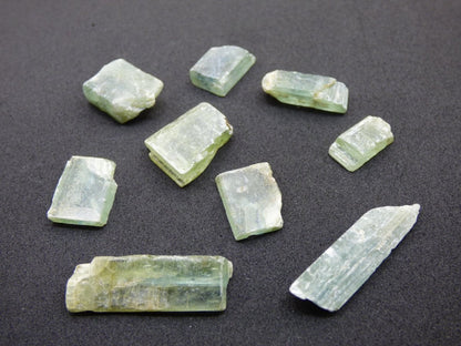 SET Cyanit grün - roh Steine Wasserstein Trinkwasser Auf Entladen Edelstein Natur Energiewasser Echt Brasilien Rarität Heilstein DIY Bastel - Art of Nature Berlin