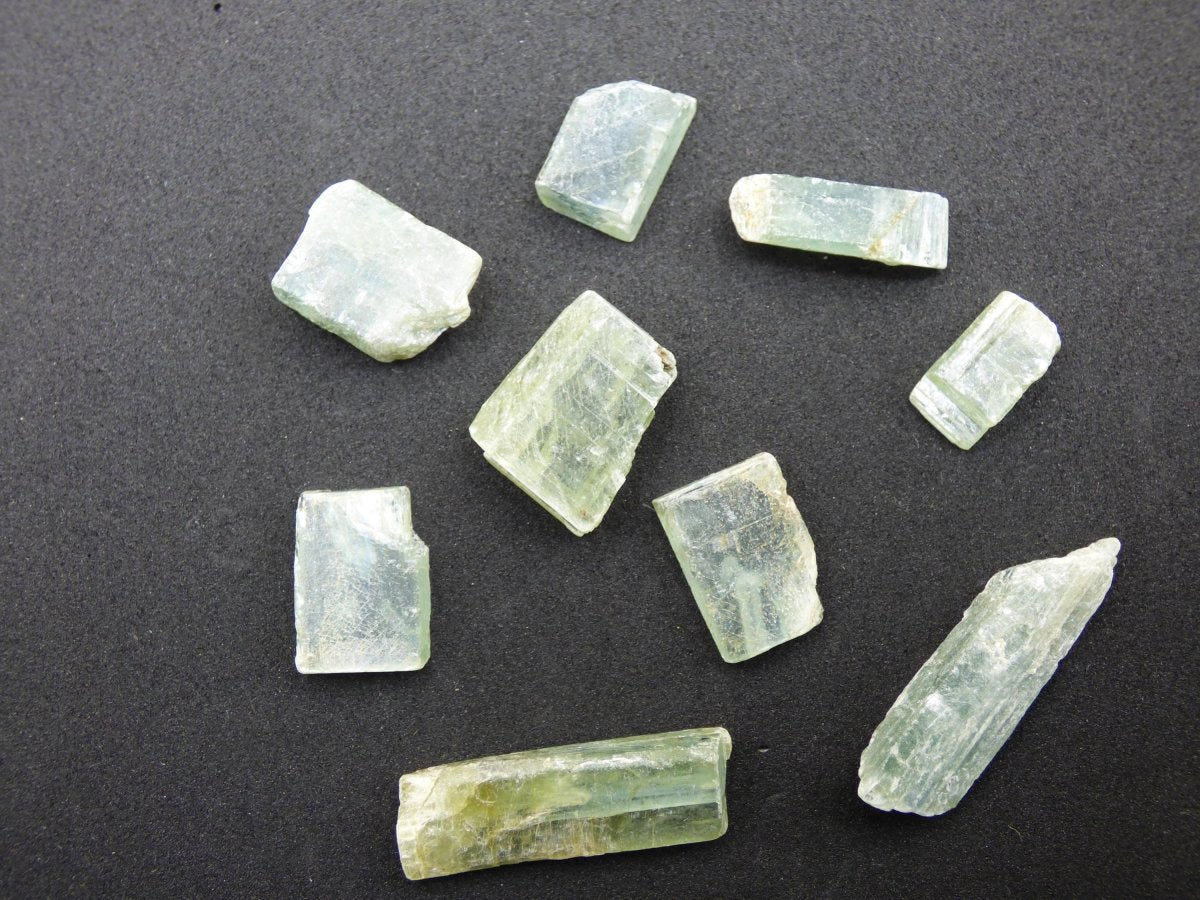 SET Cyanit grün - roh Steine Wasserstein Trinkwasser Auf Entladen Edelstein Natur Energiewasser Echt Brasilien Rarität Heilstein DIY Bastel - Art of Nature Berlin