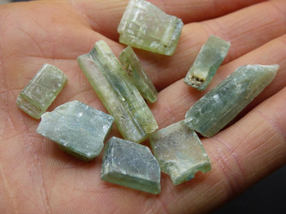 SET Cyanit grün - roh Steine Wasserstein Trinkwasser Auf Entladen Edelstein Natur Energiewasser Echt Brasilien Rarität Heilstein DIY Bastel - Art of Nature Berlin