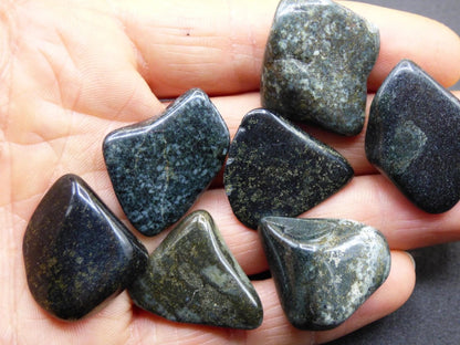 SET Midnight Lemurian Jade Dekosteine Schwarze Jade Edelstein Crystal Heilstein Sammler Mineral Rund Rarität Sammler - Art of Nature Berlin