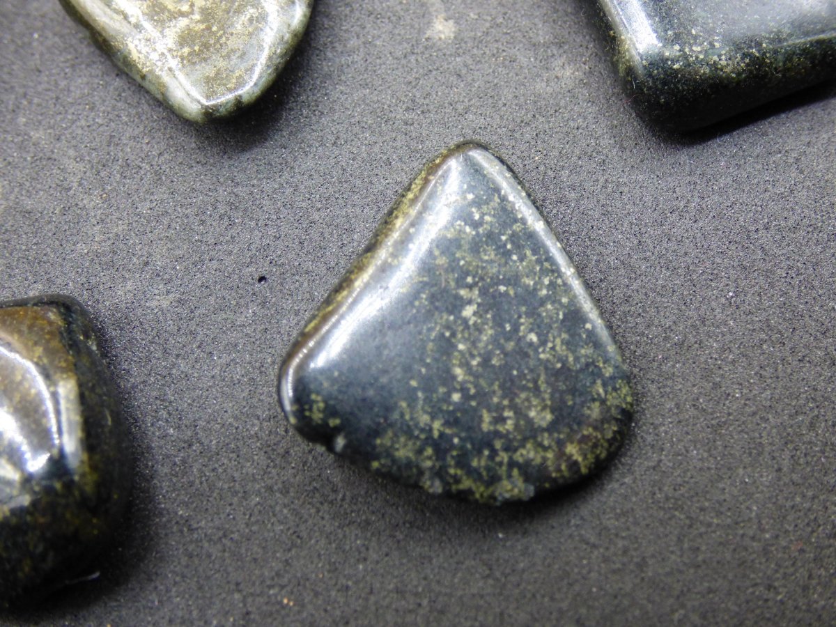 SET Midnight Lemurian Jade Dekosteine Schwarze Jade Edelstein Crystal Heilstein Sammler Mineral Rund Rarität Sammler - Art of Nature Berlin