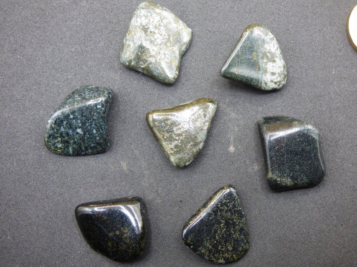 SET Midnight Lemurian Jade Dekosteine Schwarze Jade Edelstein Crystal Heilstein Sammler Mineral Rund Rarität Sammler - Art of Nature Berlin