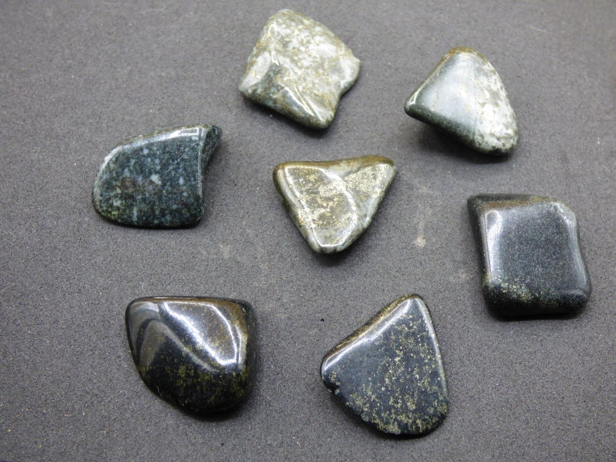 SET Midnight Lemurian Jade Dekosteine Schwarze Jade Edelstein Crystal Heilstein Sammler Mineral Rund Rarität Sammler - Art of Nature Berlin