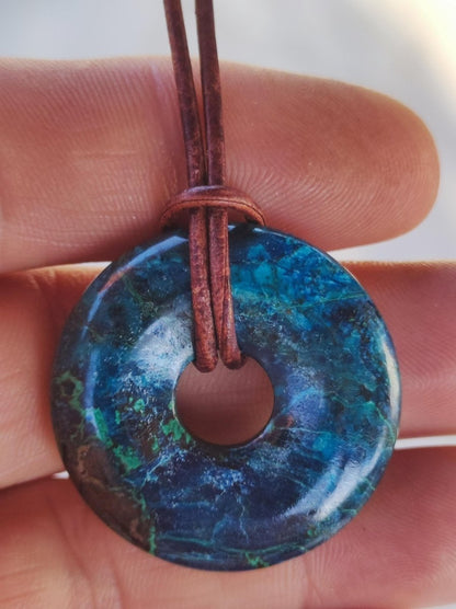 Shattuckit - Chrysocoll Donut 30mm Edelstein Kette Heilstein Schutzsymbol Mann Frau Glück HIPPIE GOA Boho Tibet Ethno Natur Rarität Geschenk - Art of Nature Berlin