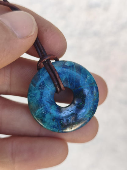Shattuckit - Chrysocoll Donut 30mm Edelstein Kette Heilstein Schutzsymbol Mann Frau Glück HIPPIE GOA Boho Tibet Ethno Natur Rarität Geschenk - Art of Nature Berlin