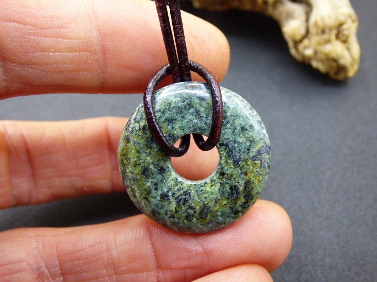 Silberauge Serpentin ~ Edelstein Kette ~HIPPIE ~GOA ~Boho ~Tibet ~Ethno ~Nature ~Donut ~Schutzsymbol ~Heilstein - Art of Nature Berlin