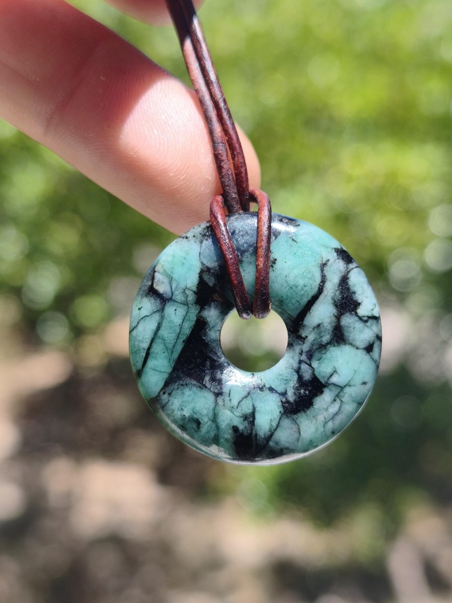 Smaragd / Emerald Edelstein Kette grün natürlich Rarität Heilstein Energie Kristall Anhänger Mann Frau Kind Geschenk Er Sie Valentinstag - Art of Nature Berlin