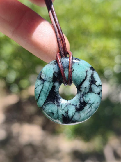 Smaragd / Emerald Edelstein Kette grün natürlich Rarität Heilstein Energie Kristall Anhänger Mann Frau Kind Geschenk Er Sie Valentinstag - Art of Nature Berlin